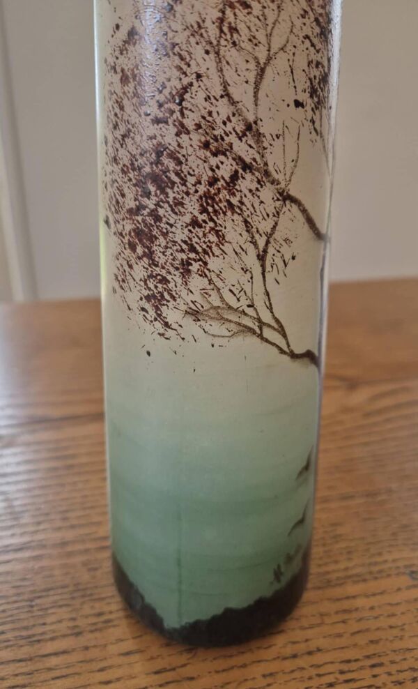 Vase en verre dépolit peint art déco signé