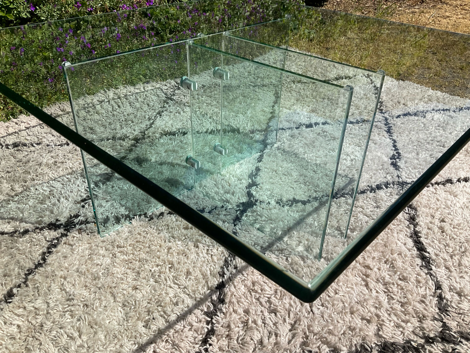 Low table design in tempered glass
