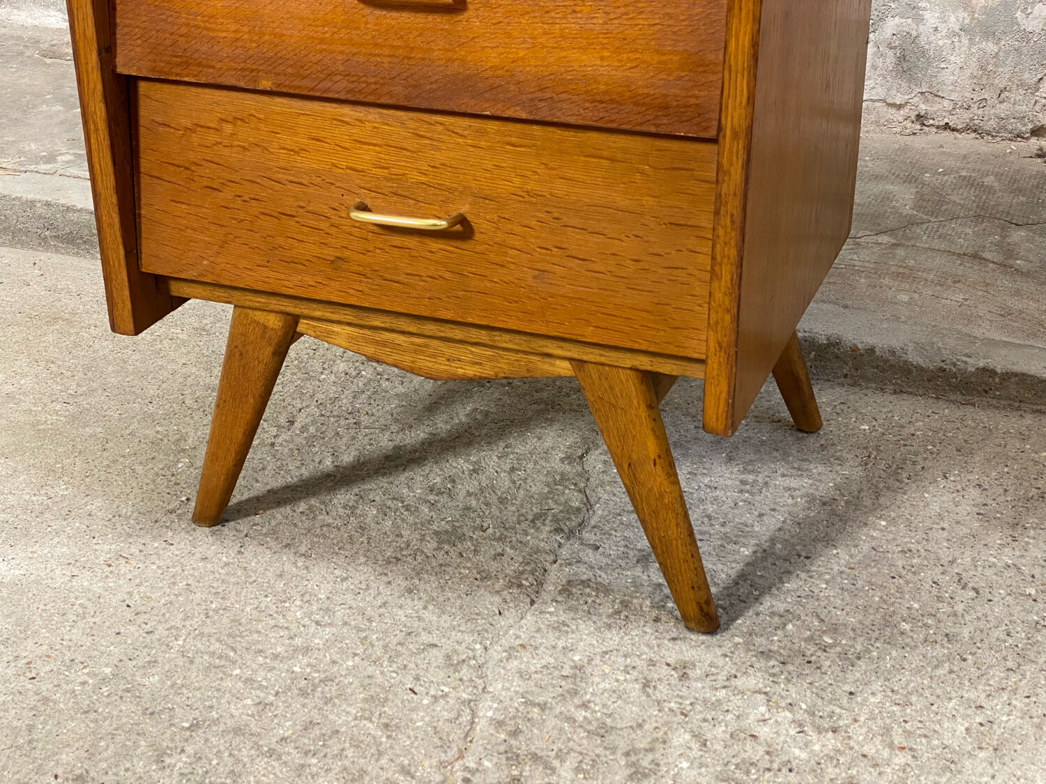 Oak chest of drawers
