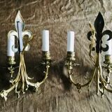 Paire d’appliques fleurs de lys bronze 3 lumières