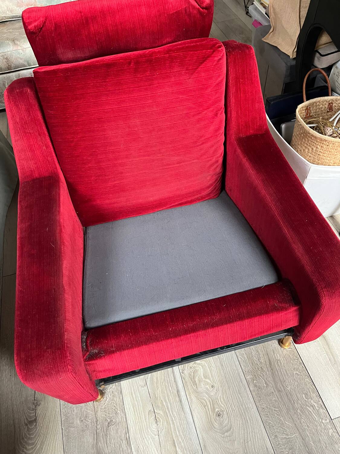 Set of 3 airborne velvet red armchairs