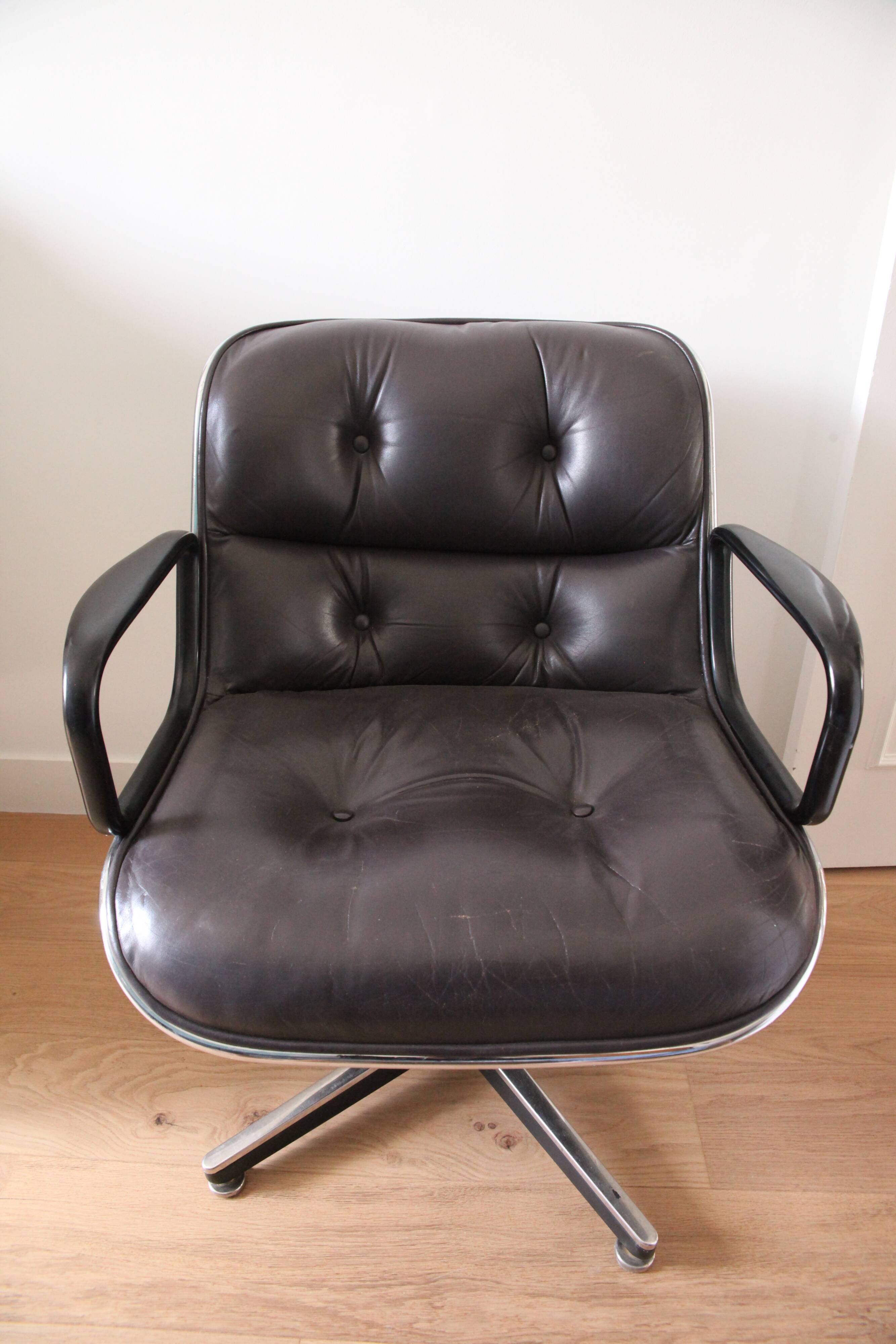 Fauteuil Pollock pour Knoll cuir couleur prune/violet