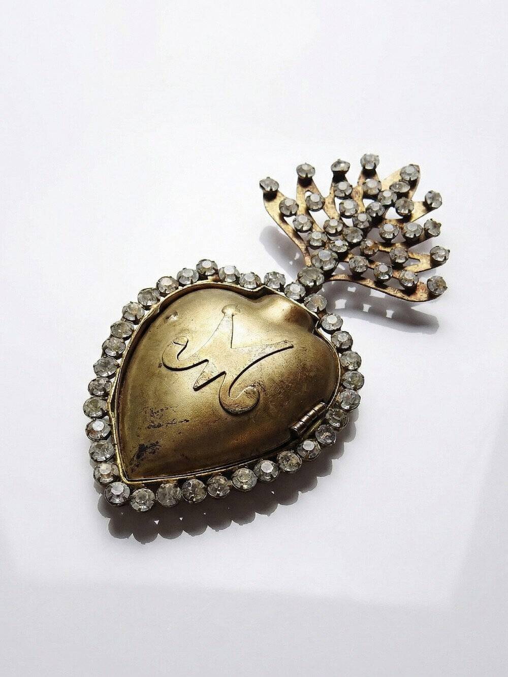 Ex-voto ancien cœur enflammé de Marie pomponne serti de strass, XIXe-XXe