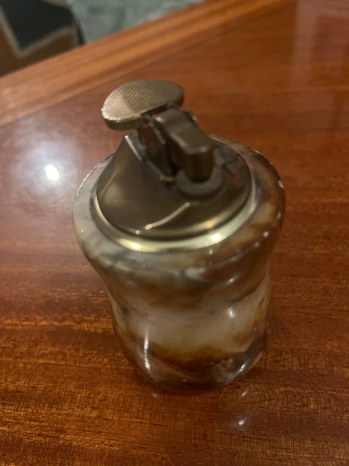 Onyx table lighter