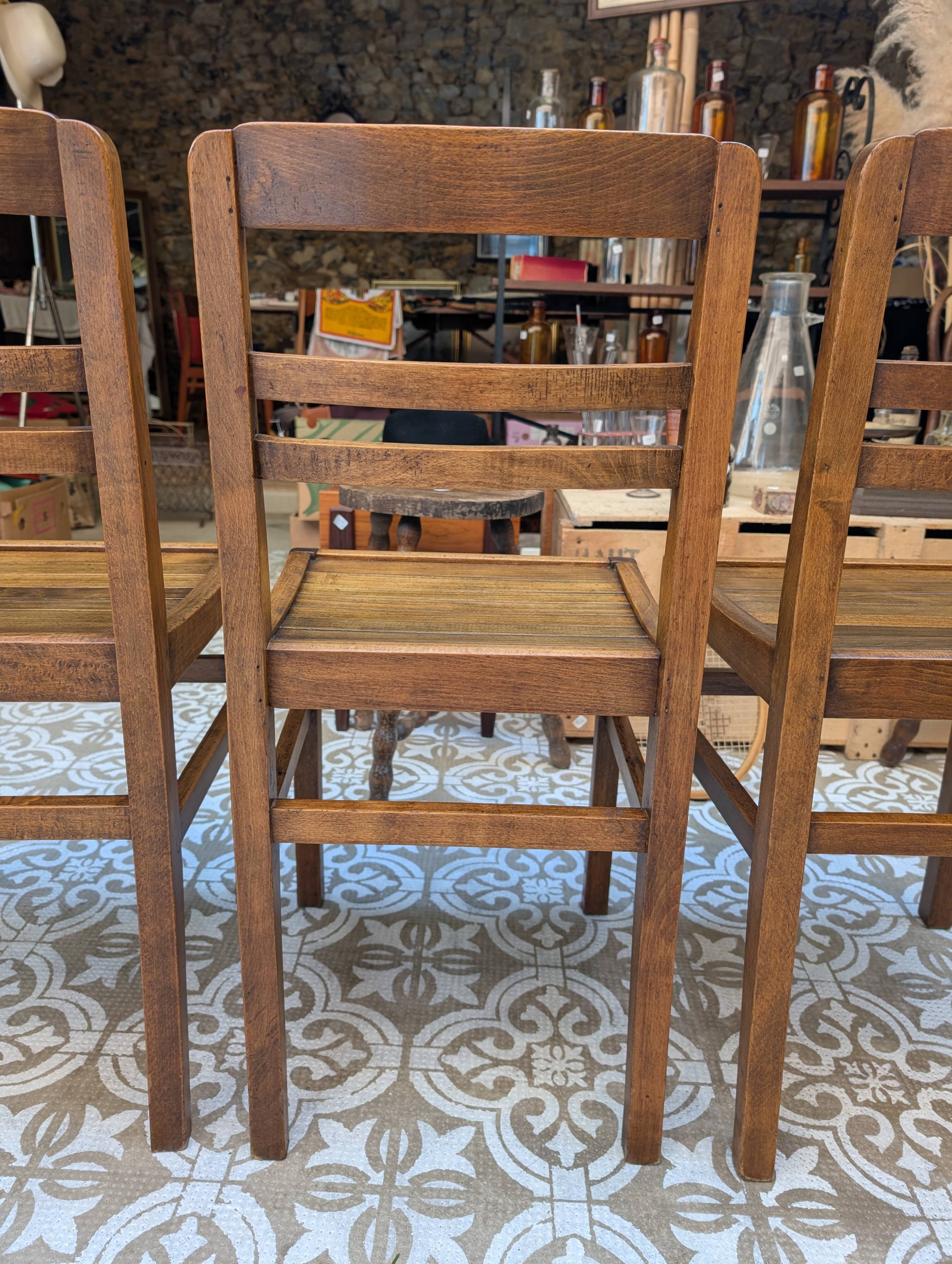 Set of reconstruction chairs