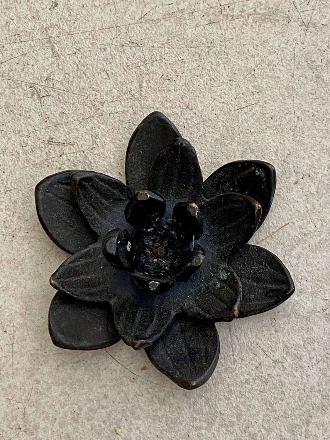 Cast iron candle holder