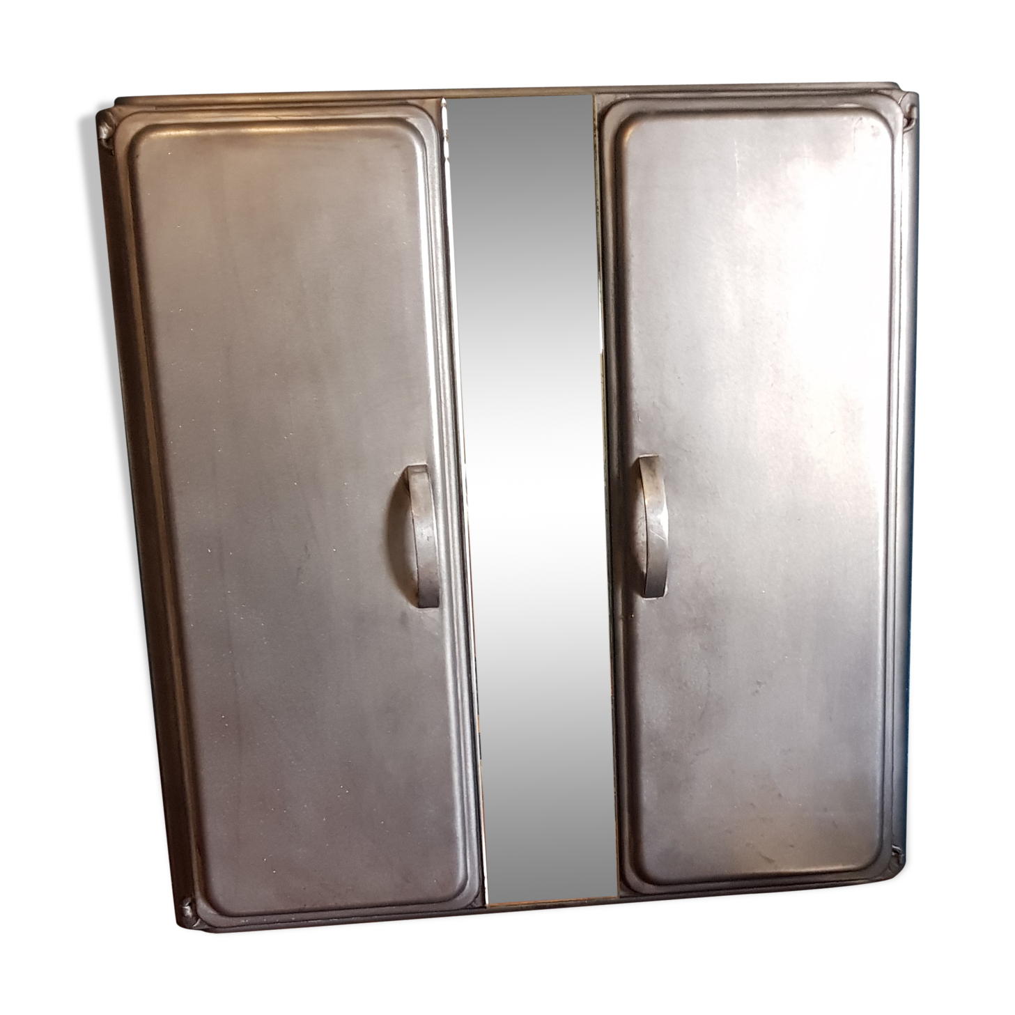 Medicine cabinet in waxed steel