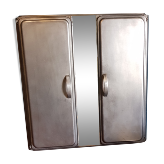 Medicine cabinet in waxed steel