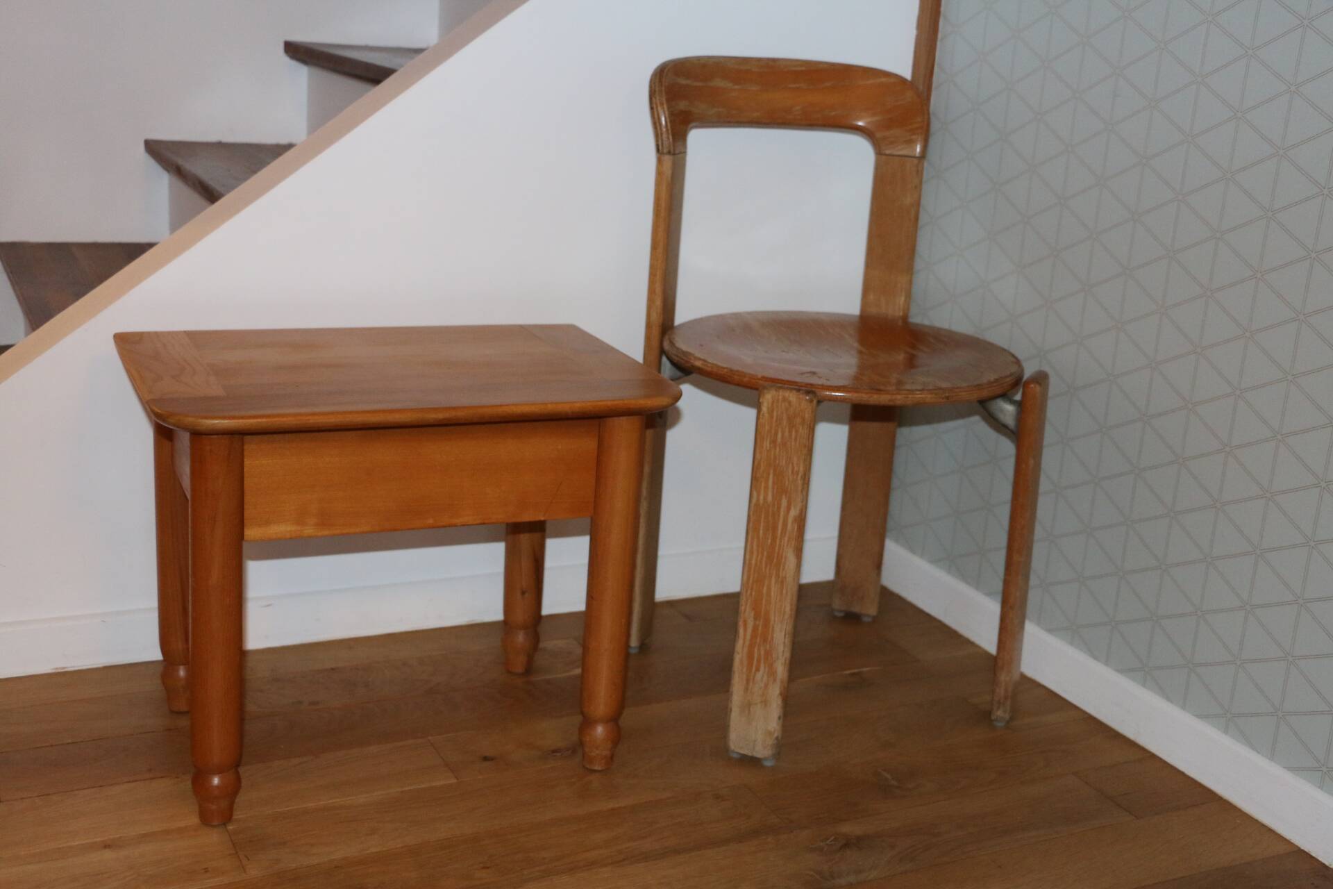 Pair of bedside tables with drawers in solid elm