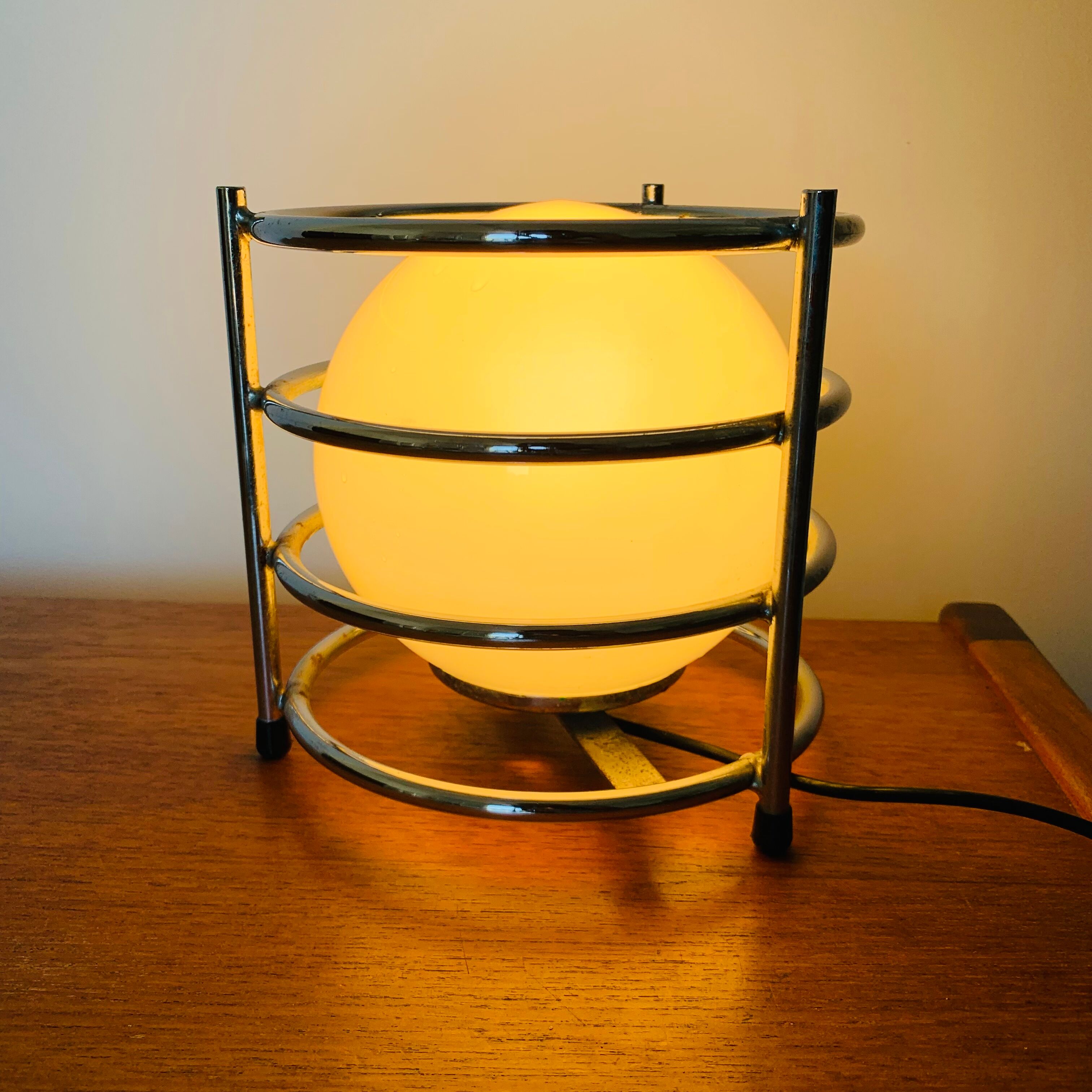 Chrome metal tripod lamp