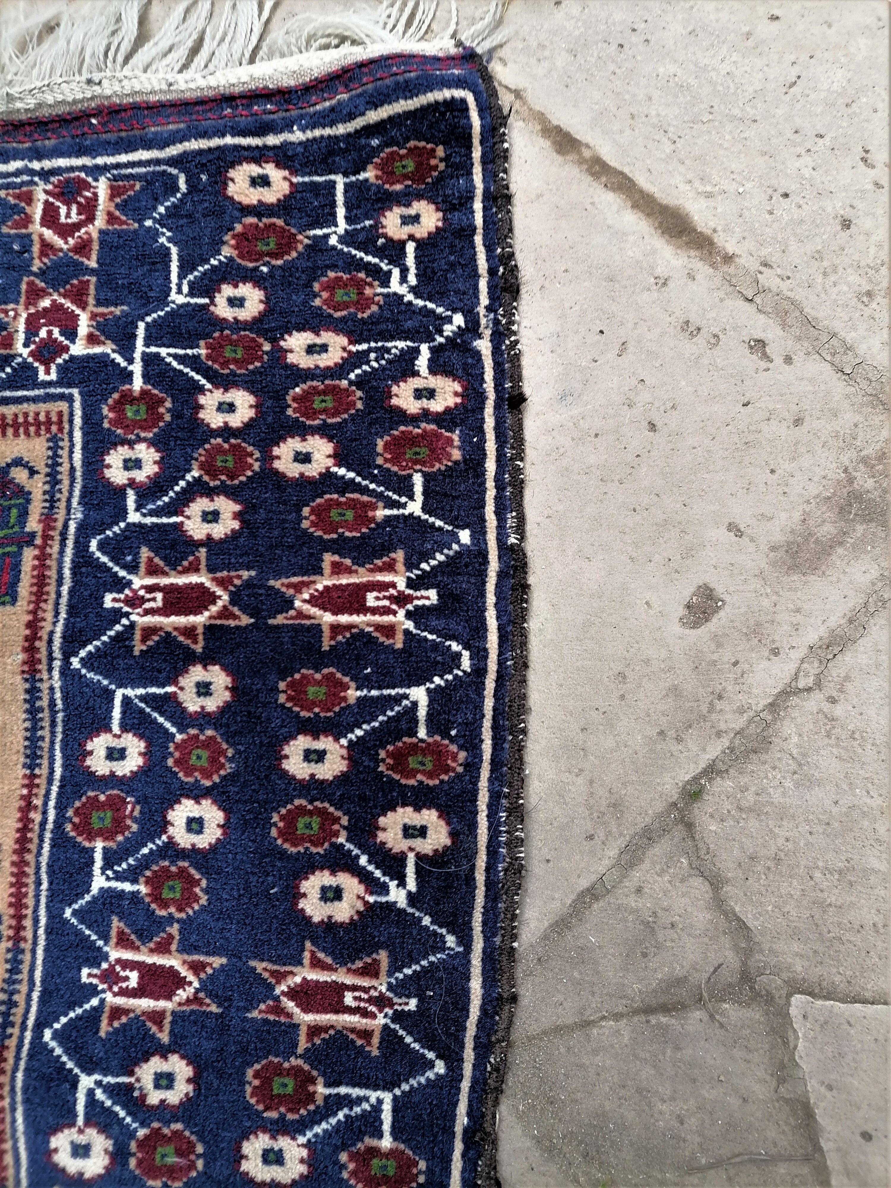 Ancient oriental carpet early 20th century 140 x 89cm