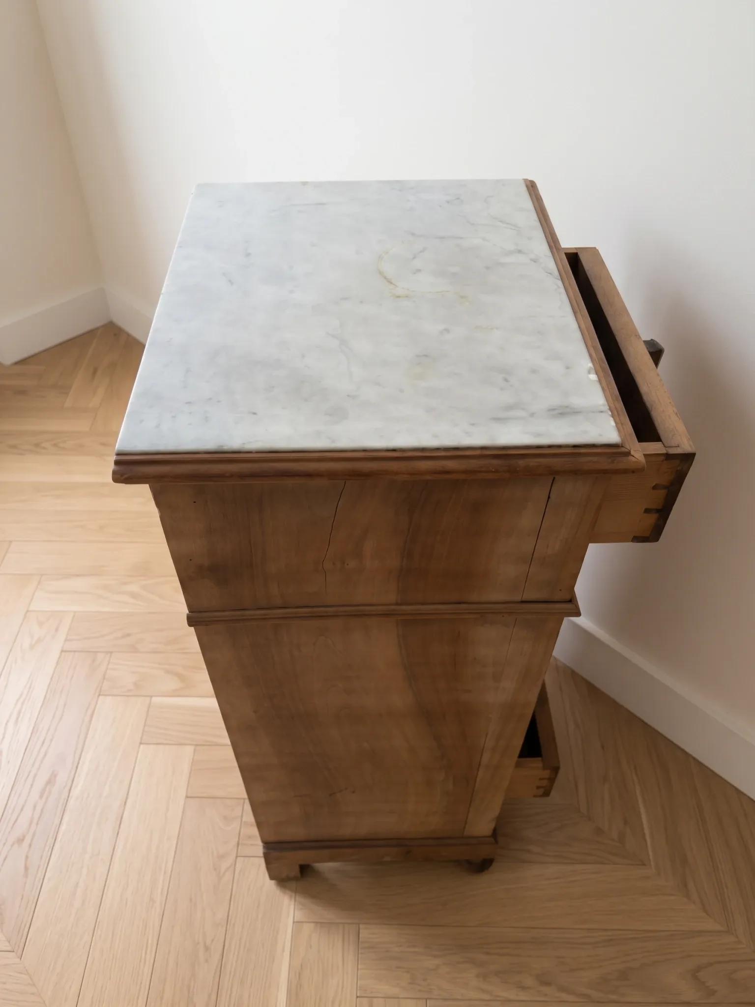 Antique bedside table in solid wood with a marble top.