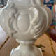Lampe opaline, potiche blanche, abat-jour