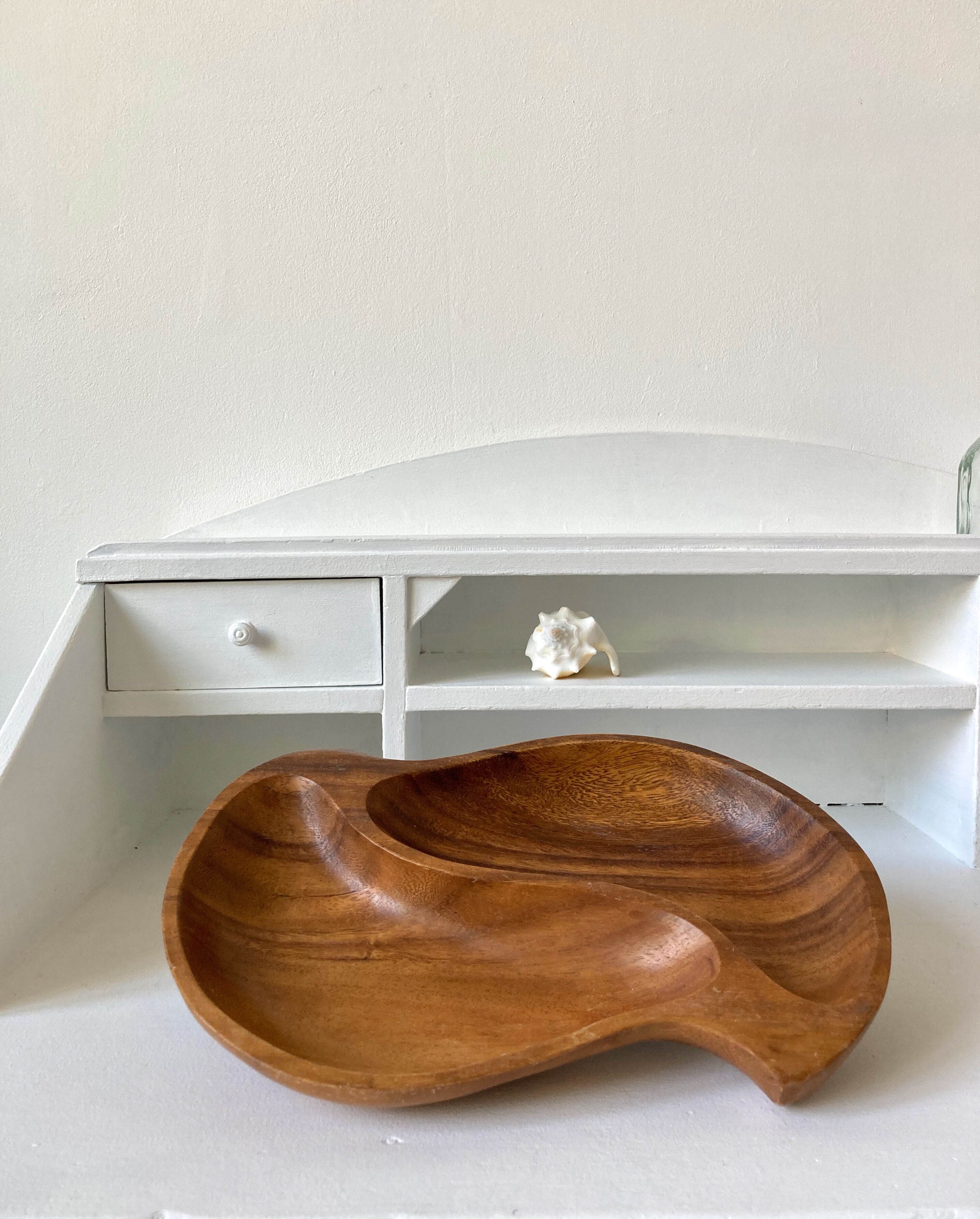 Cup tray empty-pocket with compartments