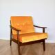 Fauteuil yougoslave restauré du milieu du siècle en jaune doré