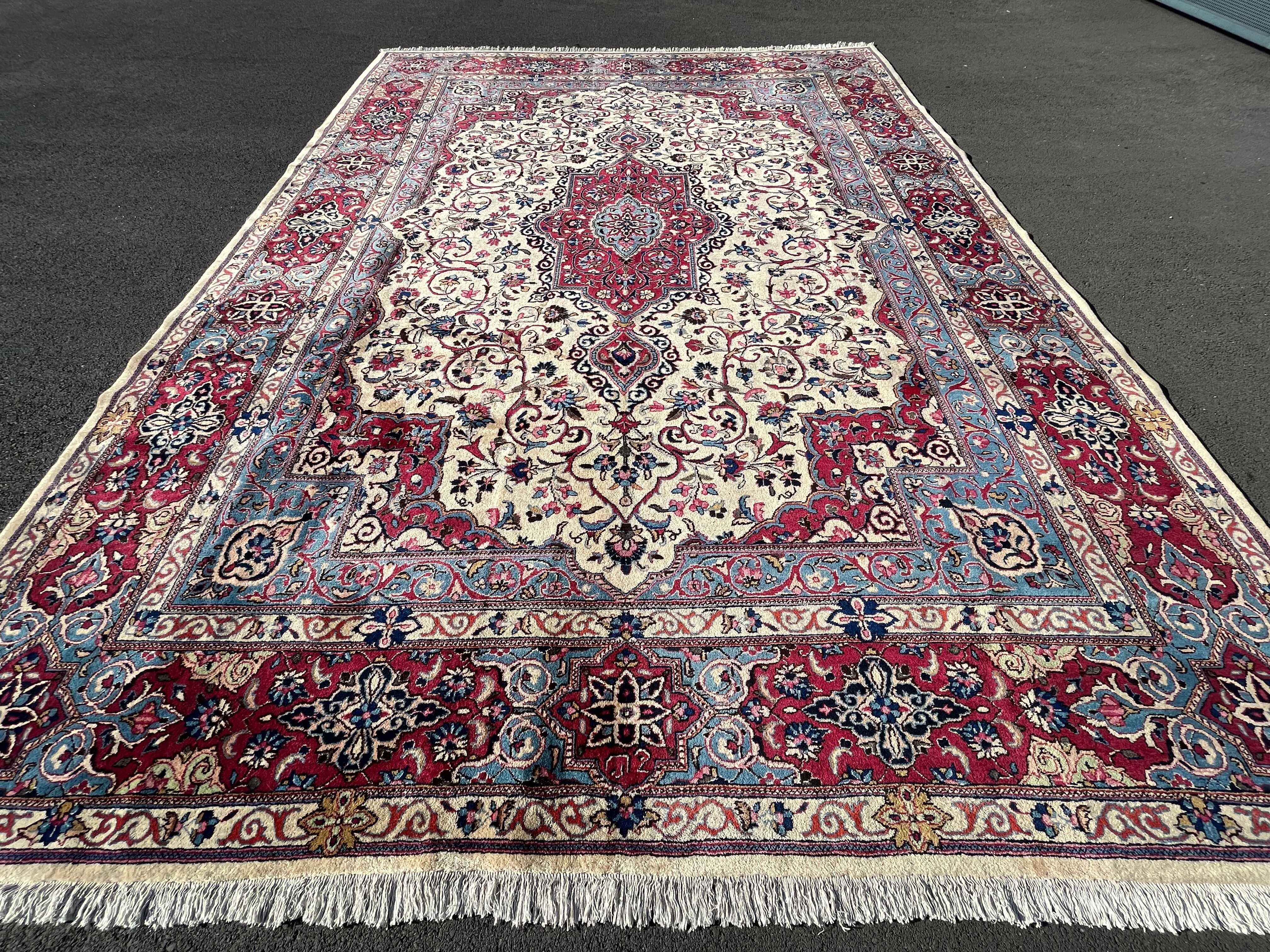 Tapis Kashmar Signé : "Royal" Vers 1950. 400x300 cm