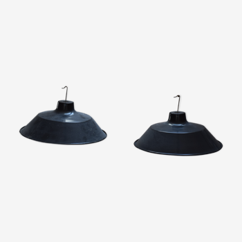 Pair of industrial hnaging fixtures