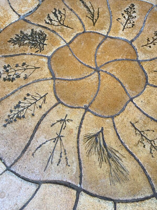 Table à manger Barrois ronde vintage rénovée en chêne massif et céramique