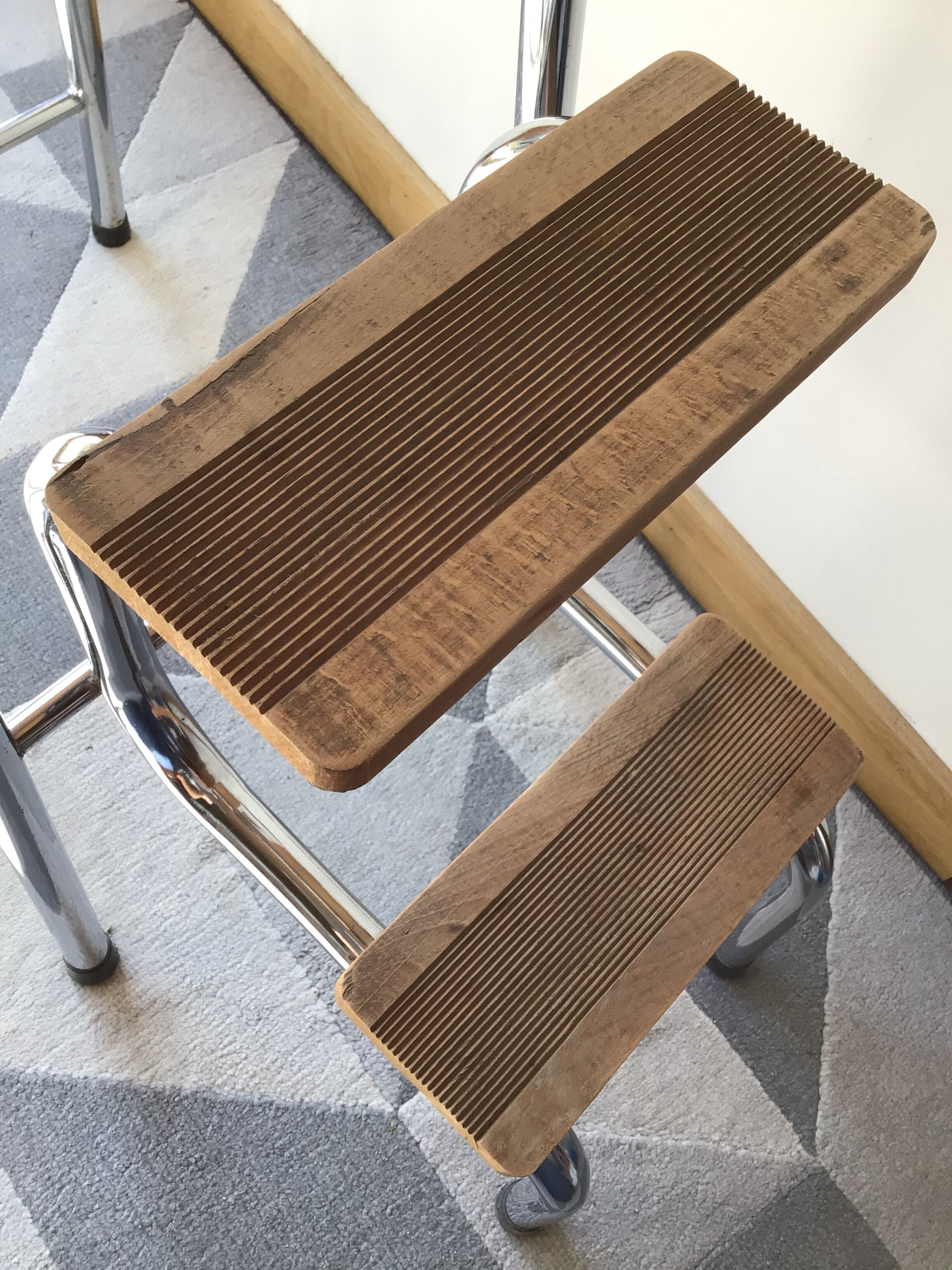 Tabouret escabeau formica roux marches bois