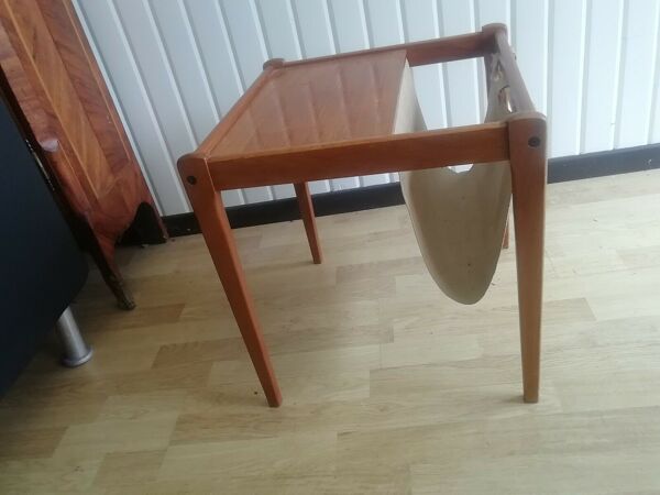 Bout de canapé scandinave porte revues années 60