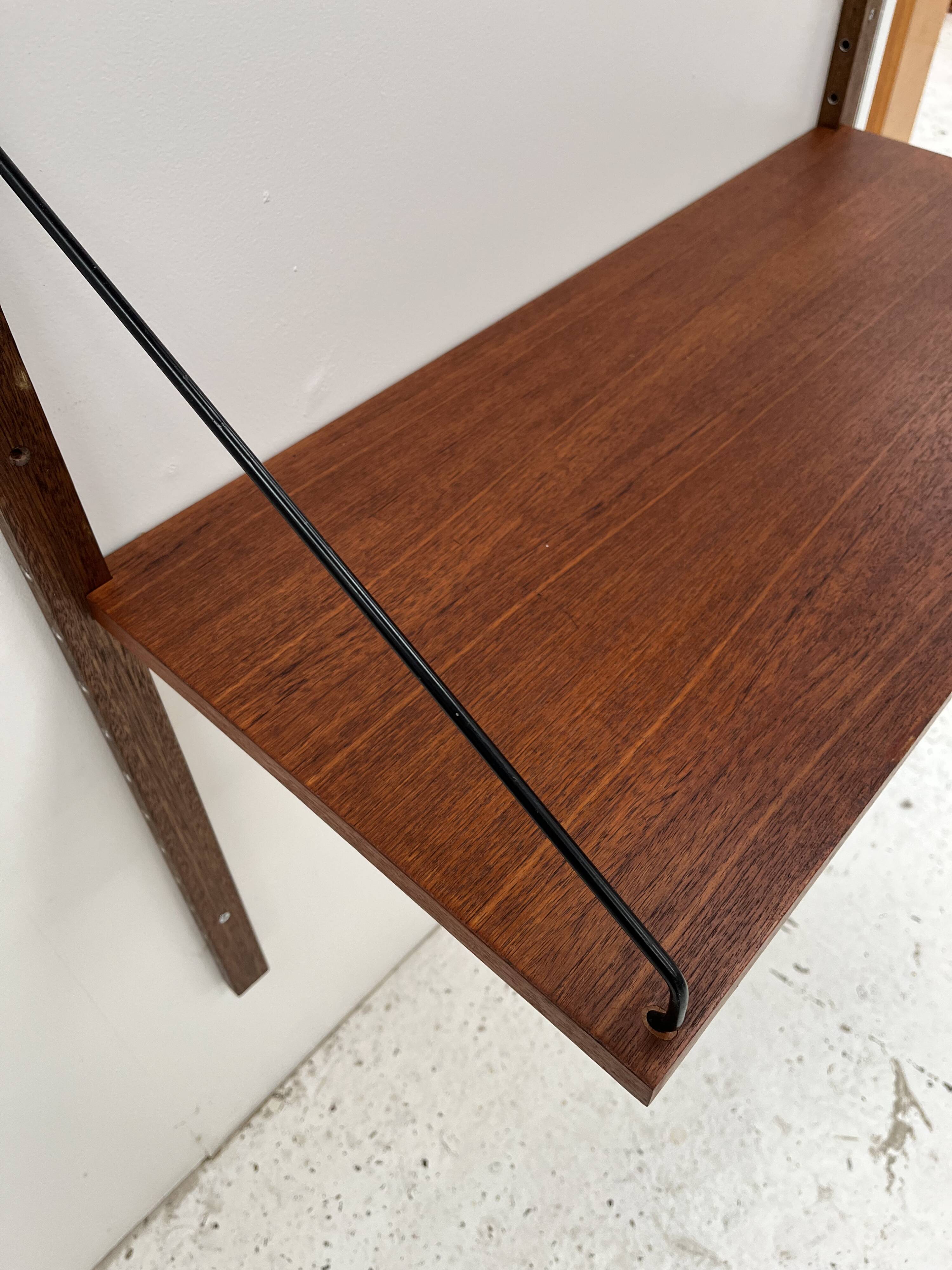 Meuble mural par P. Cadobvius