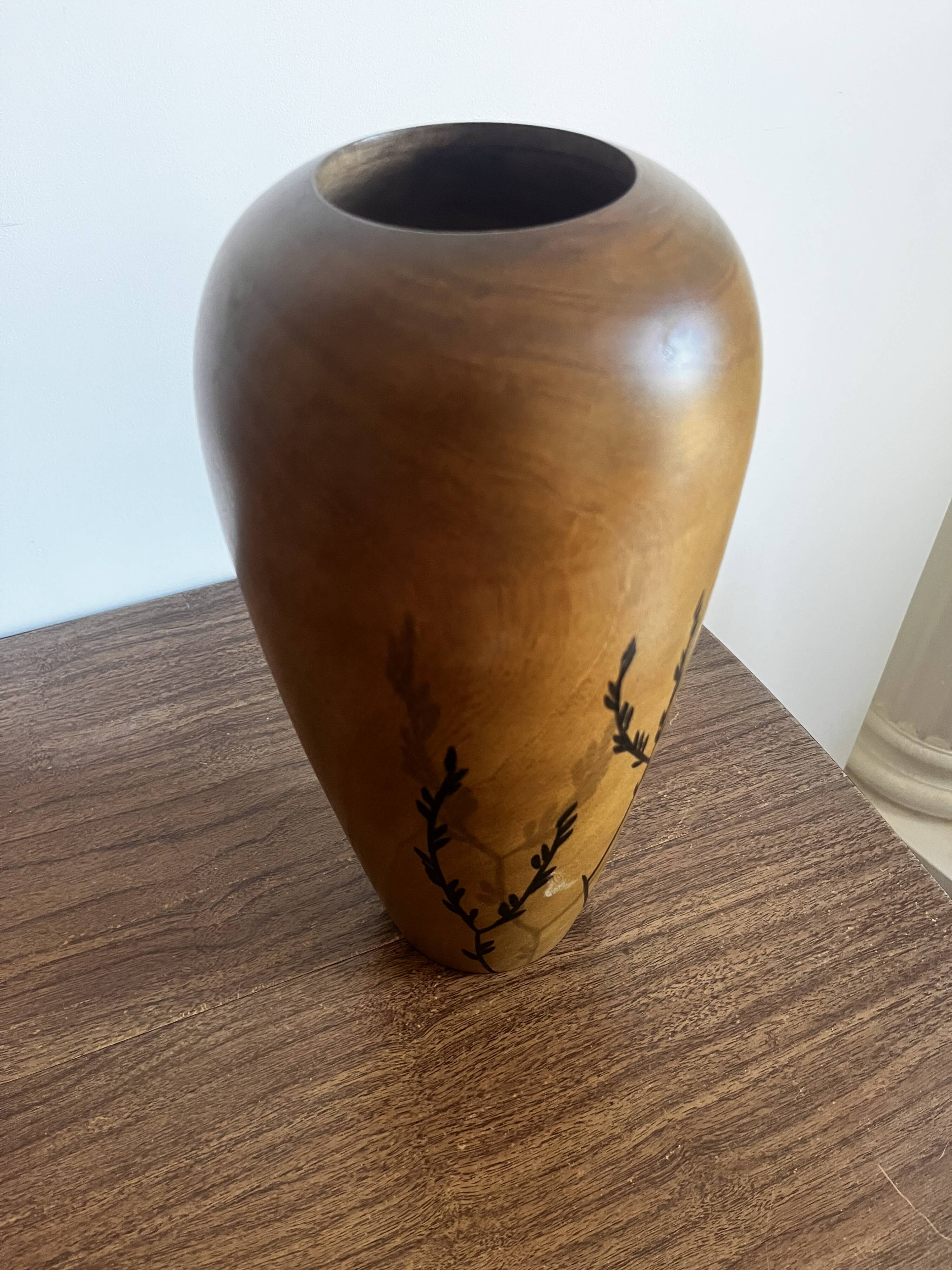 Vase en bois