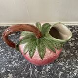 Strawberry-shaped slurry pitcher