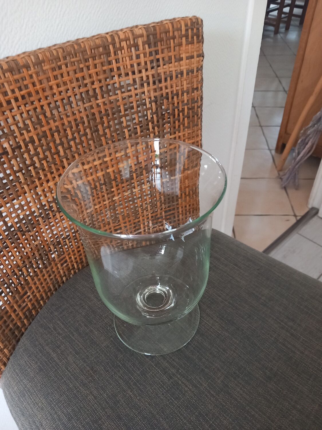 Glass vase