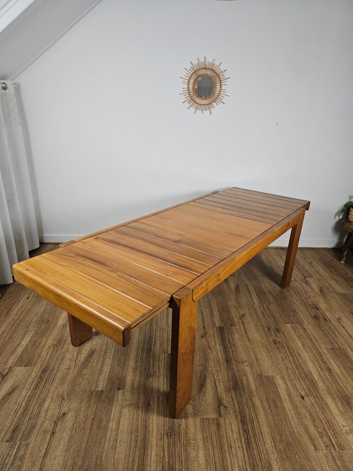 Table extensible en orme massif, Maison Regain, années 60