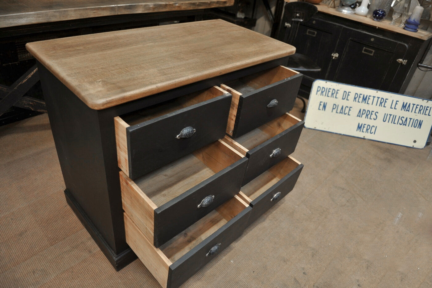 Old commerce stocking furniture has 6 black patinated fir drawers solid oak tray 1930