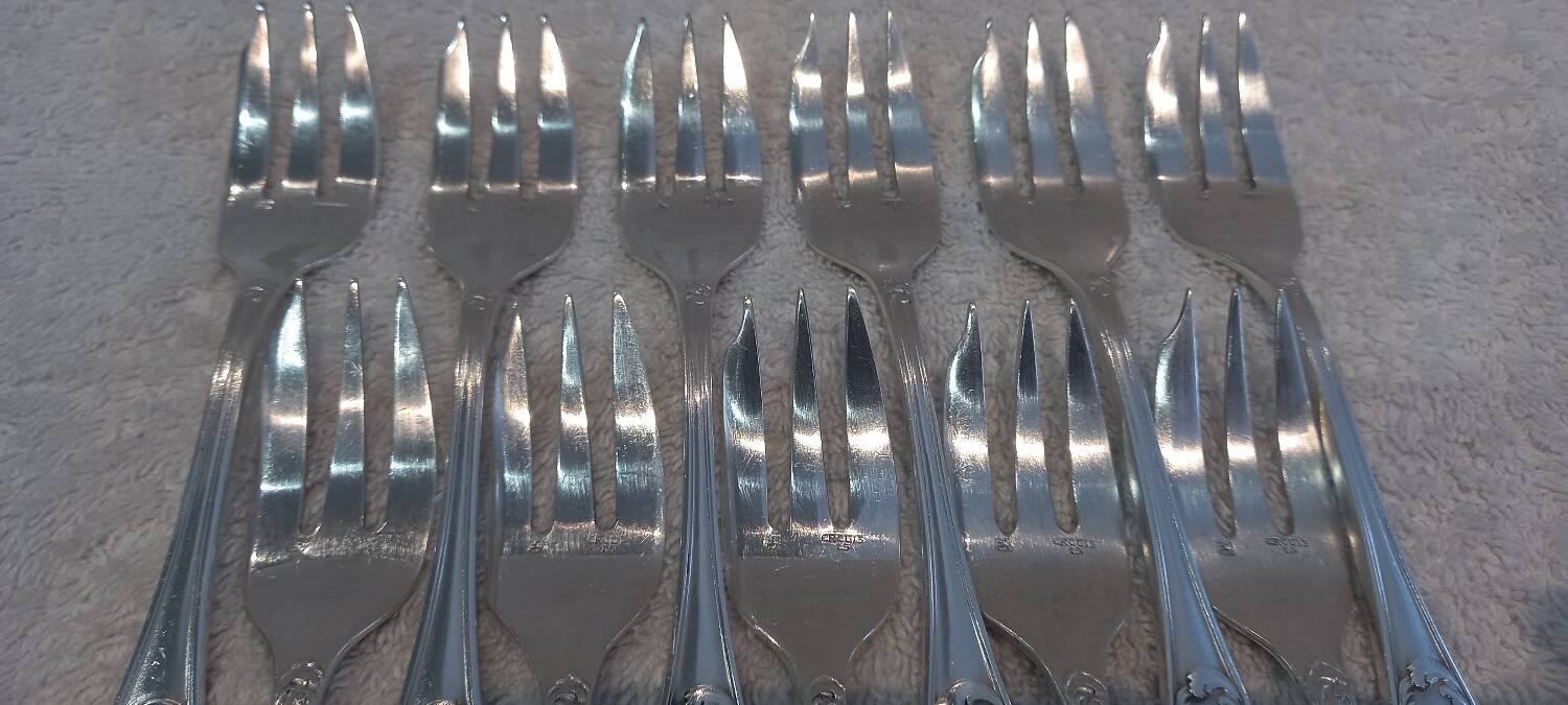 11 Ercuis Pompadour LXV silver-plated cake forks