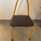 Ancienne chaise pour enfant