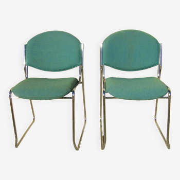 Série de deux chaises vintages empilables