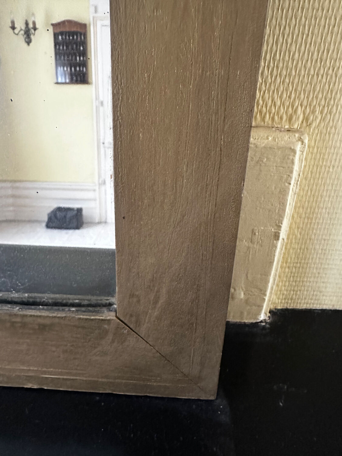 Vintage mirror from the 60s-70s. H 95 cm / W 69 cm.