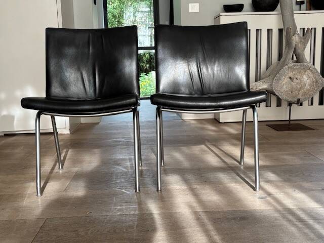 2 Airport leather armchairs by Hans Wegner - Denmark 1980s