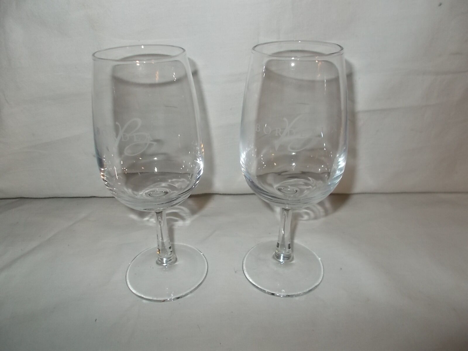 2 glasses bistro wine Bordeaux