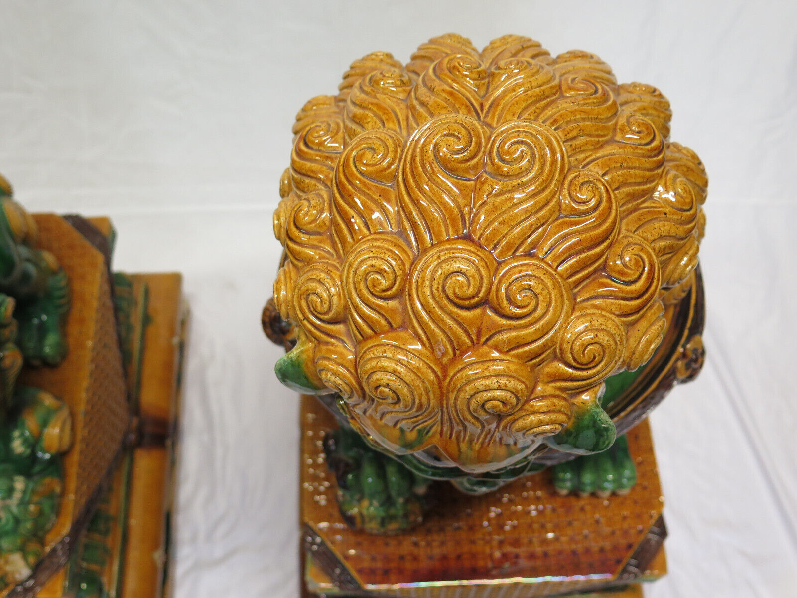 Pair of Chinese guardian lions foo dogs shishi imperial guardians ceramic