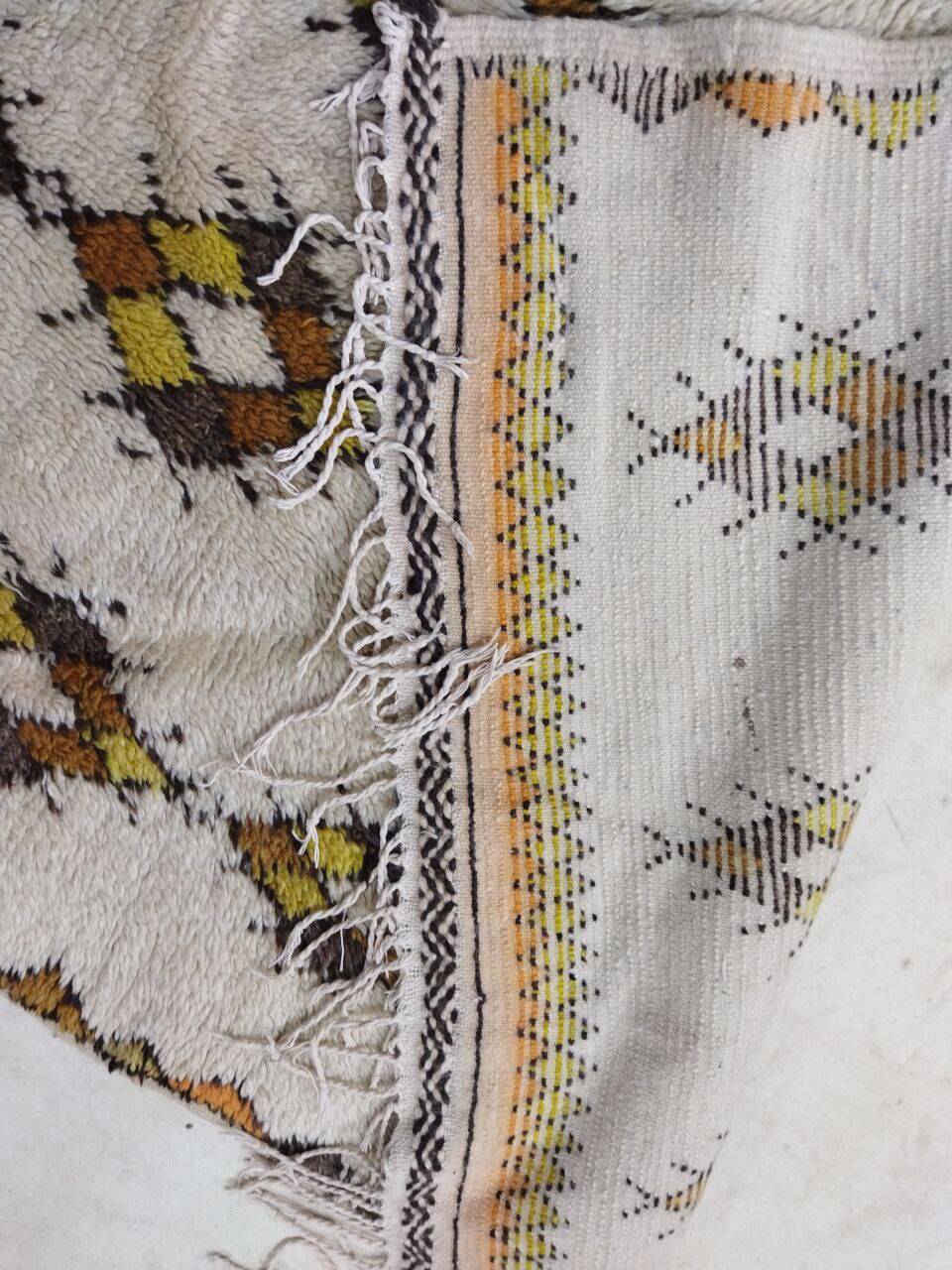 Handmade Moroccan Berber rug 137 x 92 cm