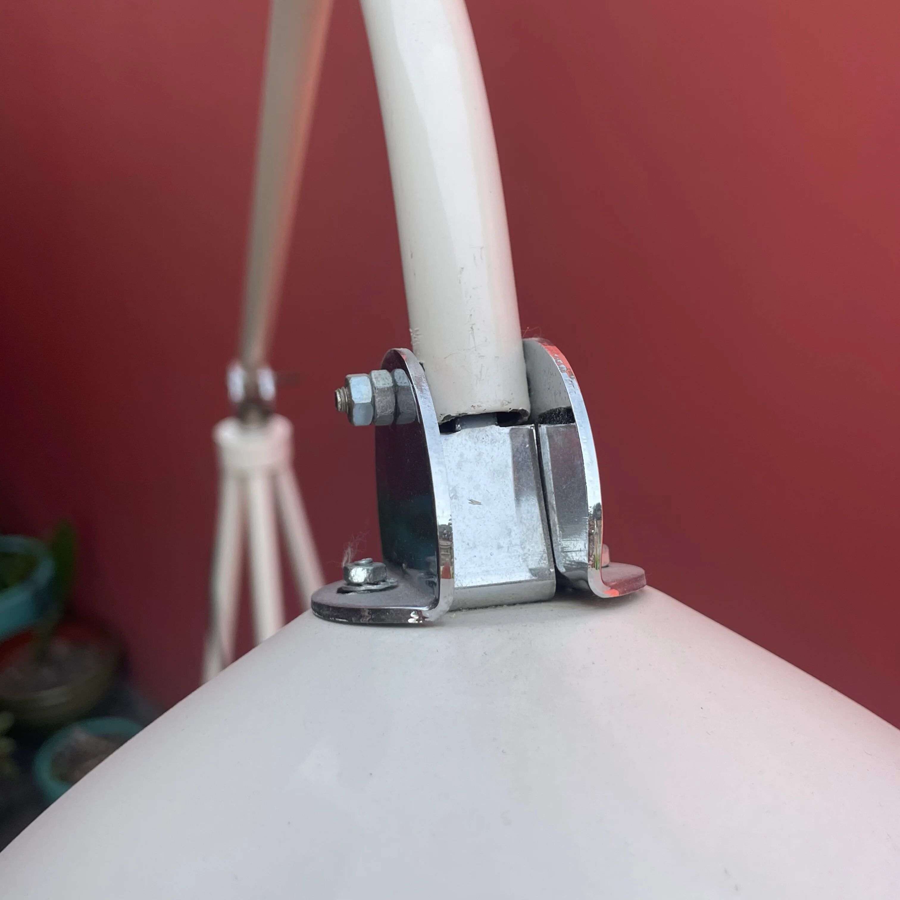 Reading floor lamp with an adjustable arm and head