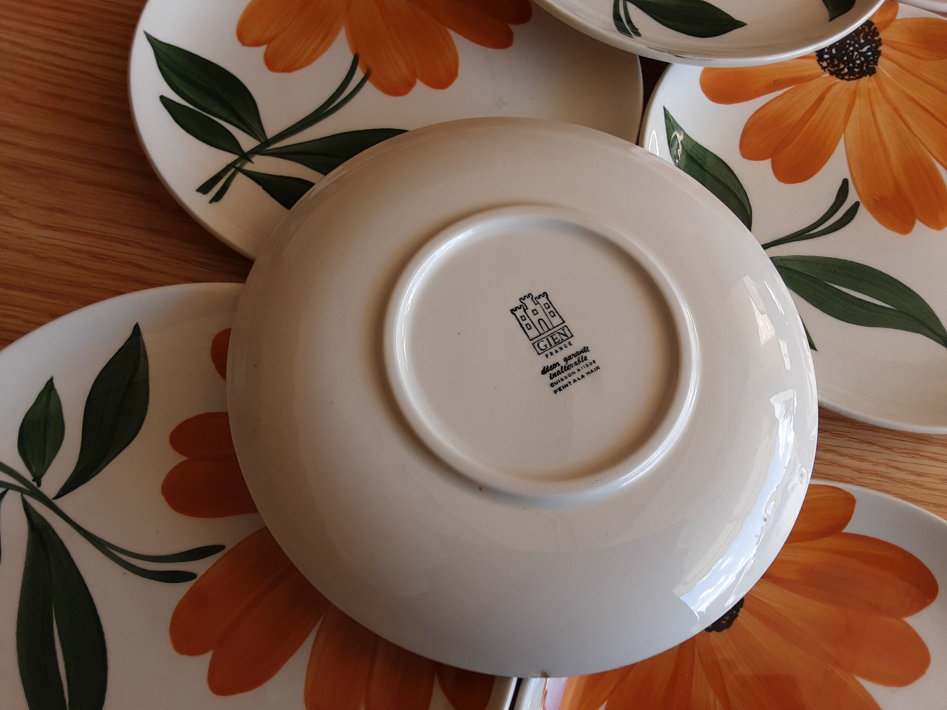 8 vintage Gien dessert plates years 70 orange daisies
