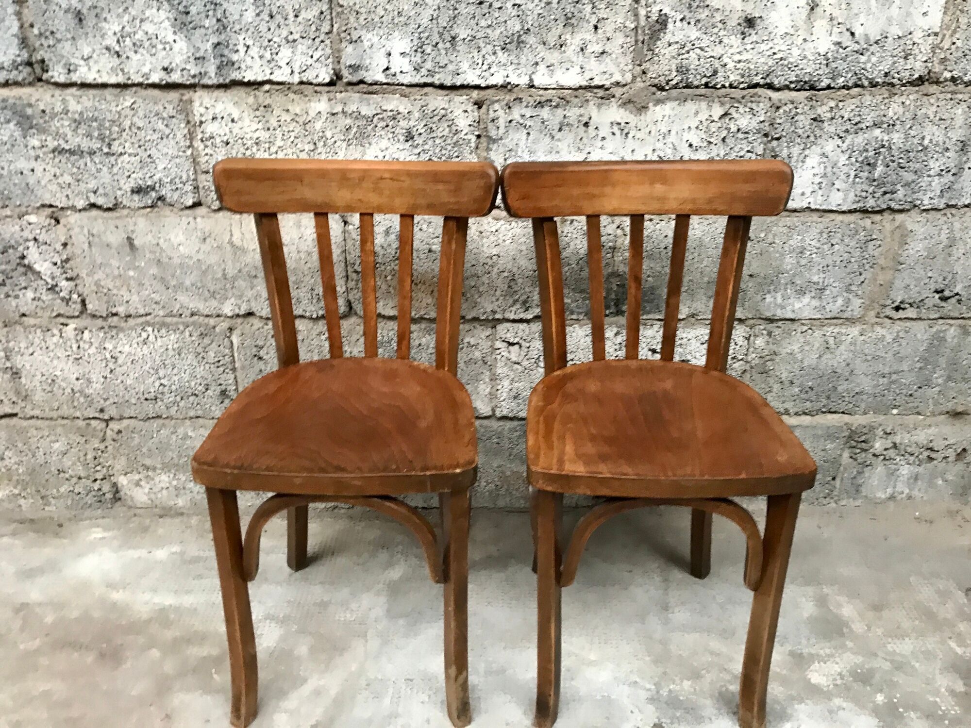 Pair of bistro chairs troquet Parisien in curved wood 1950