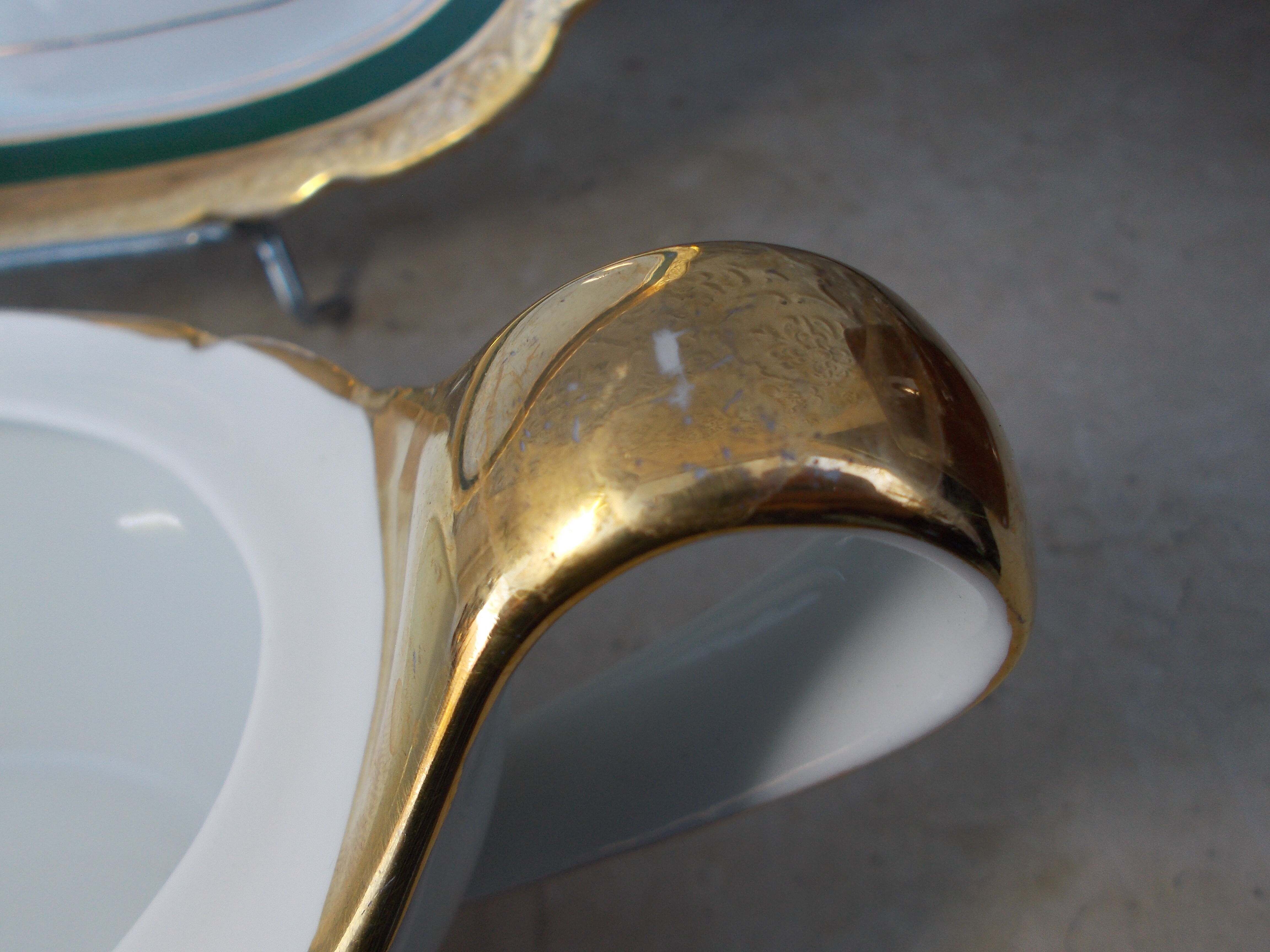 Saucière with Limoges porcelain top beautiful gilding
