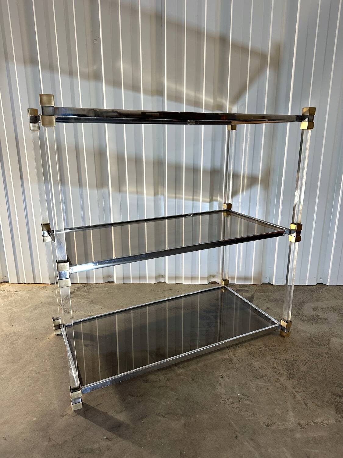 Étagère mid century en Plexiglas et chrome