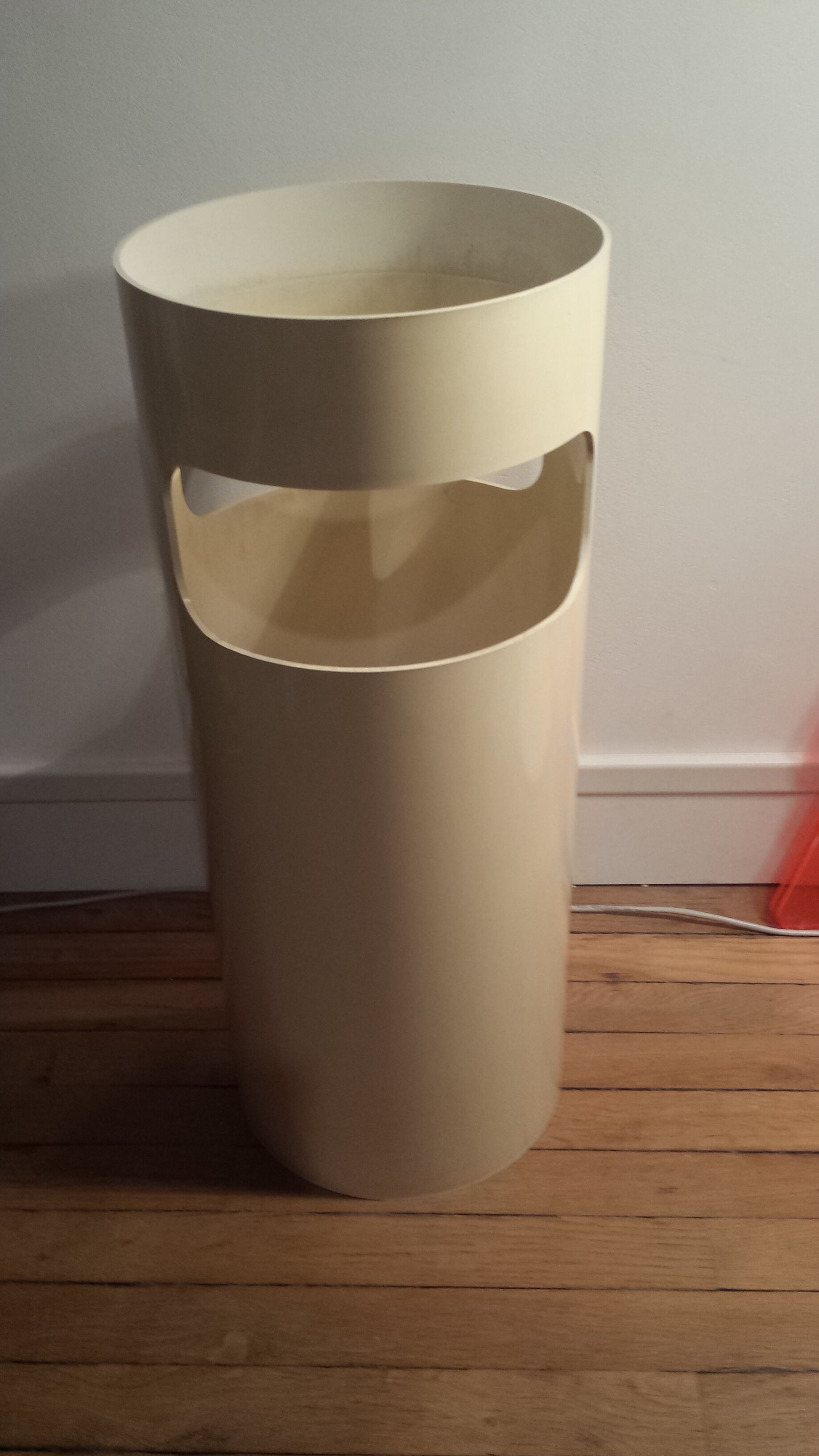 Door Kartell umbrella