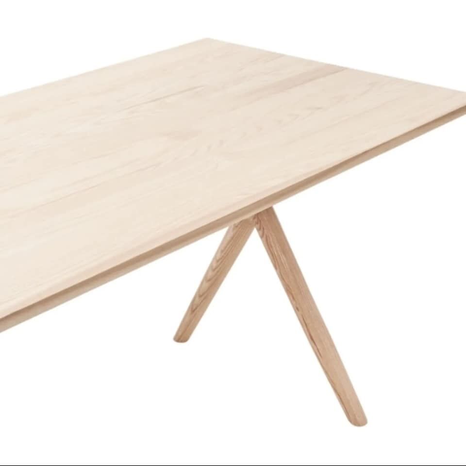Table style japandi oak natural