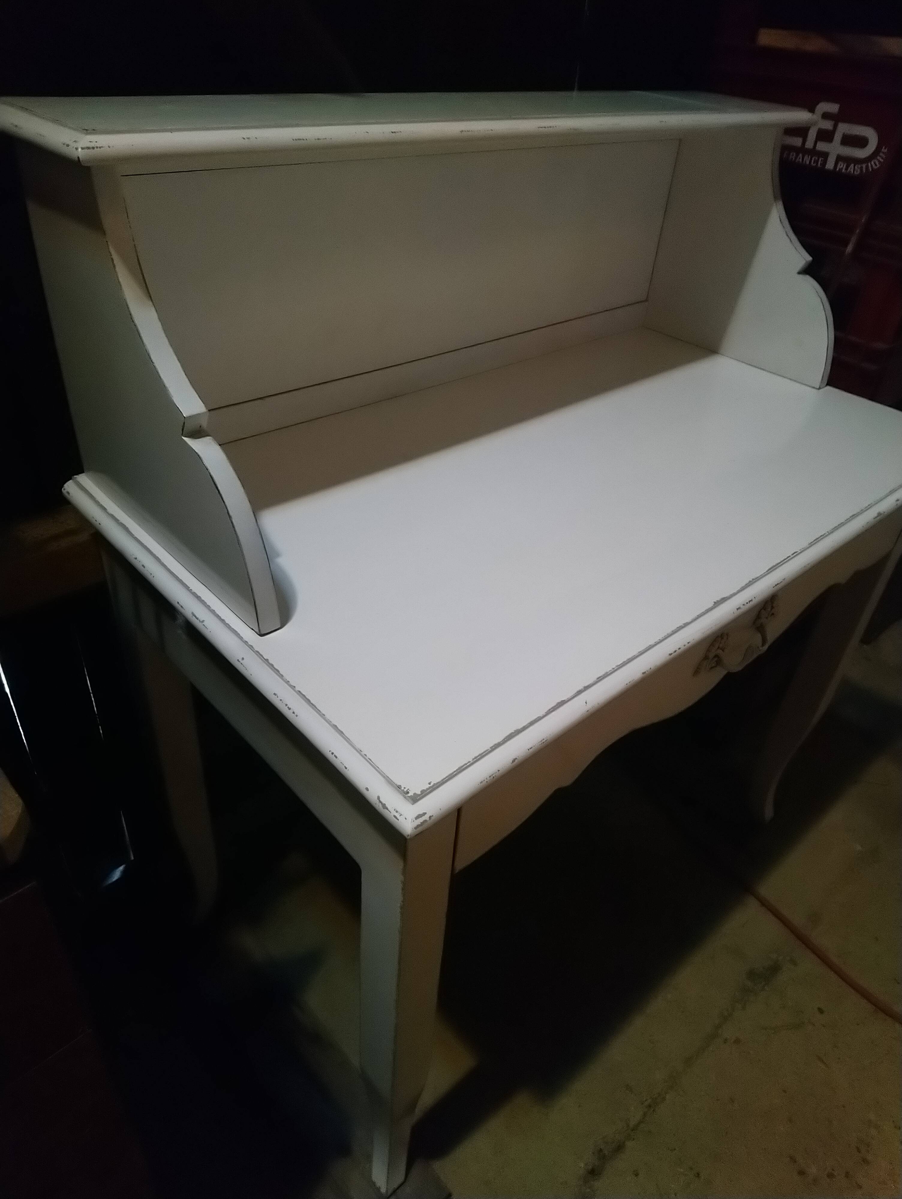 White lacquered desk.
