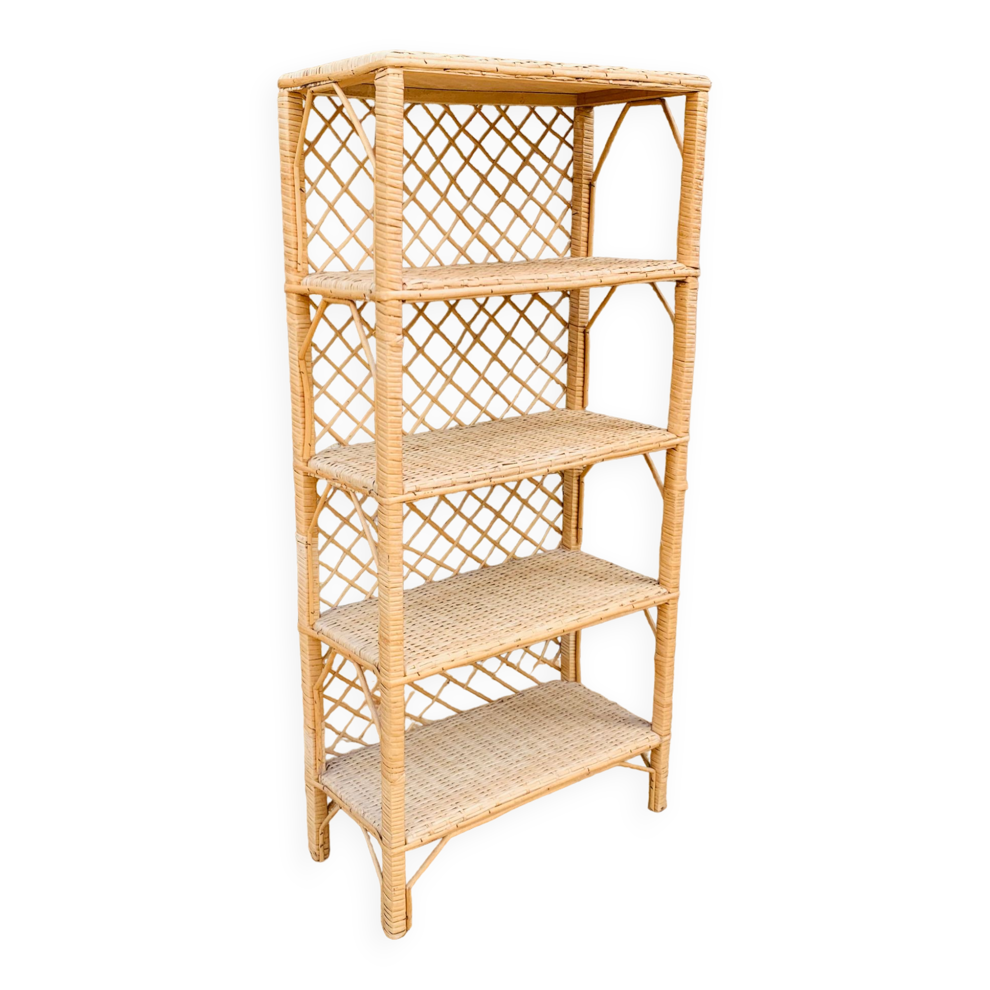 Wicker shelf