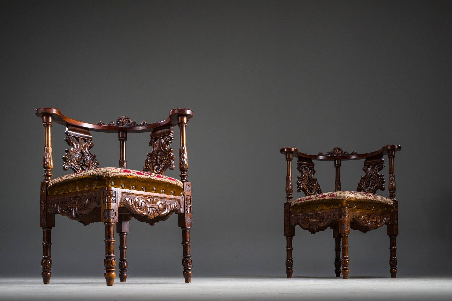 19th century Italian Renaissance style carved walnut corner chairs, set of 2