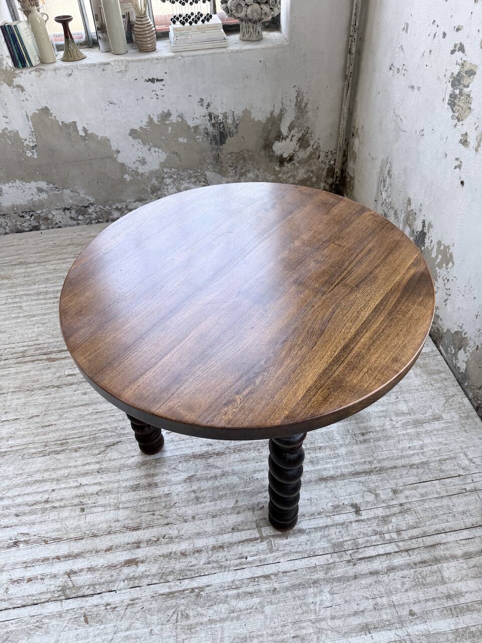 Table 1900 walnut round turned legs