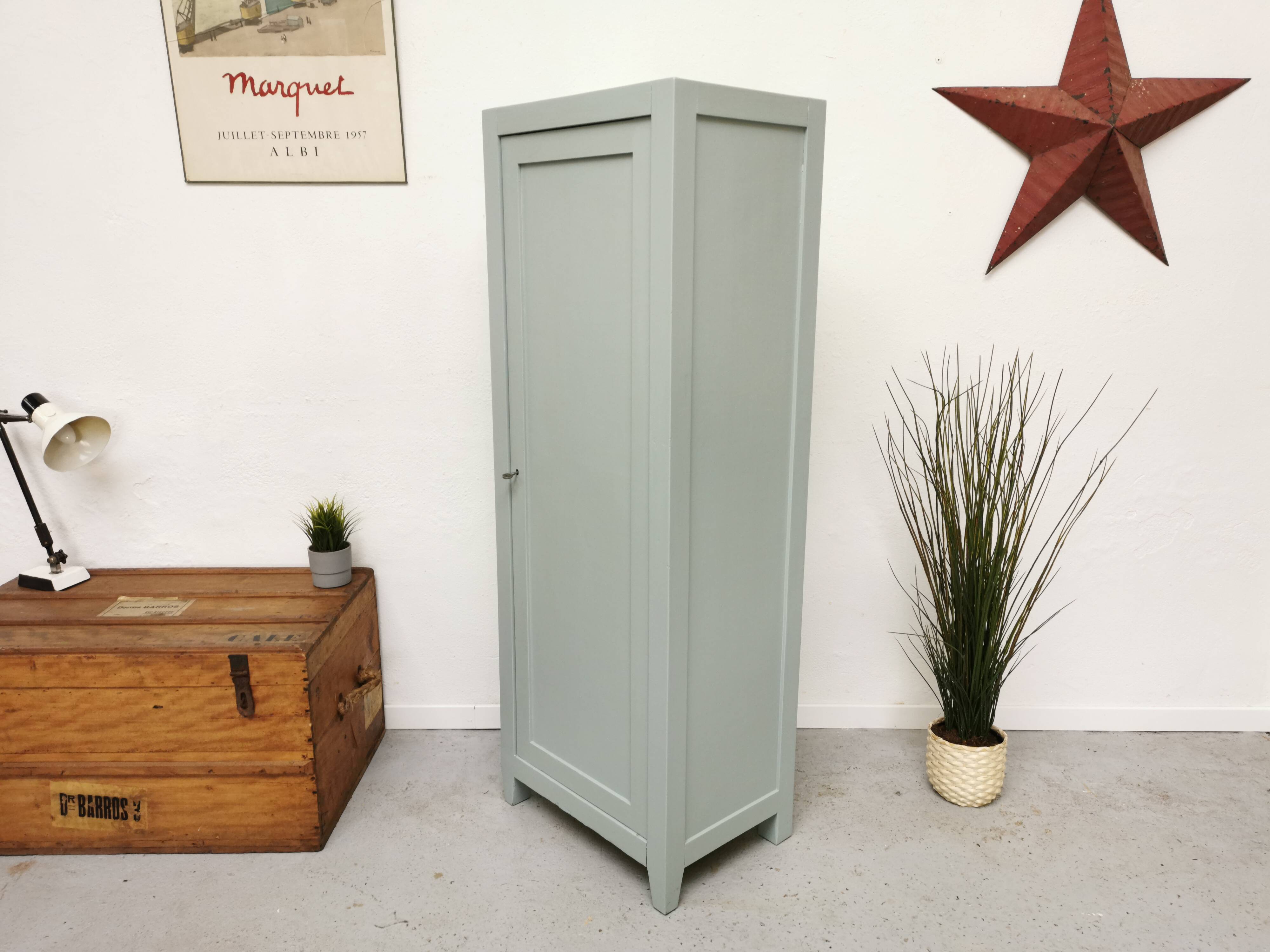 Armoire parisienne vintage